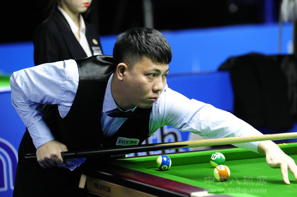 聚集在他身 聚集在他身