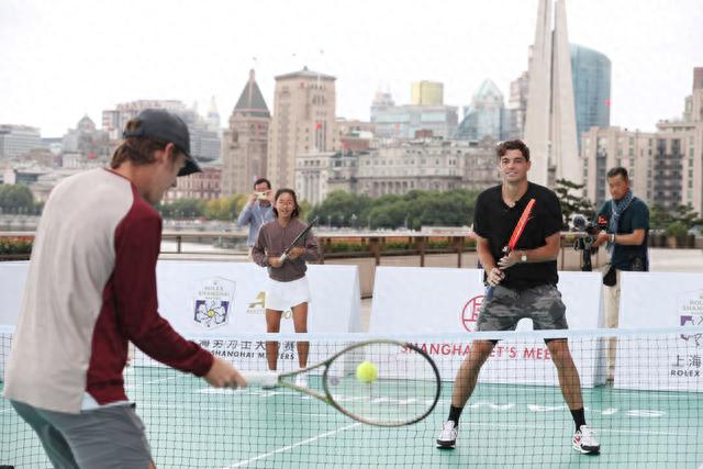 不屈不挠的 不屈不挠的